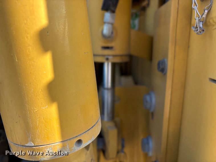 image for item EC4429 2015 Caterpillar AP555E paver