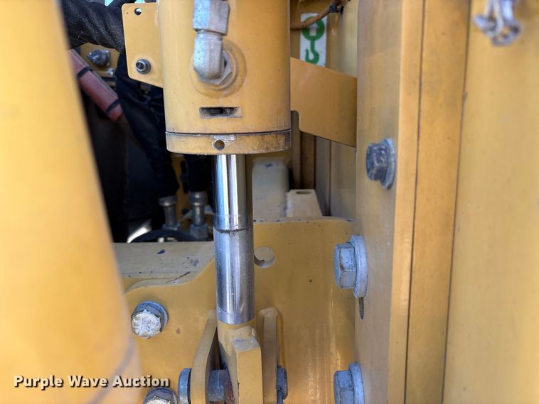 image for item EC4429 2015 Caterpillar AP555E paver