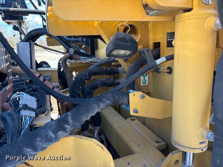 image for item EC4429 2015 Caterpillar AP555E paver