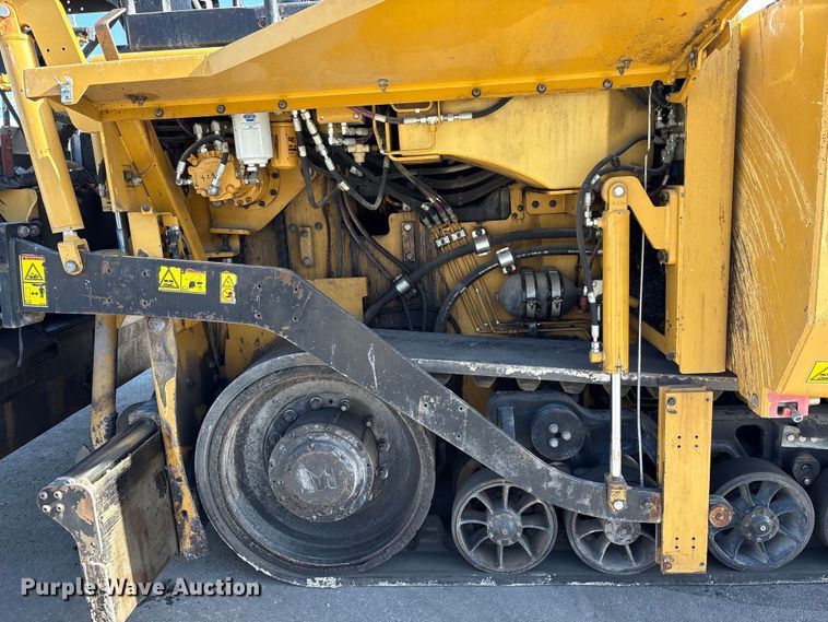 image for item EC4429 2015 Caterpillar AP555E paver
