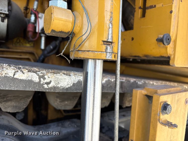 image for item EC4429 2015 Caterpillar AP555E paver