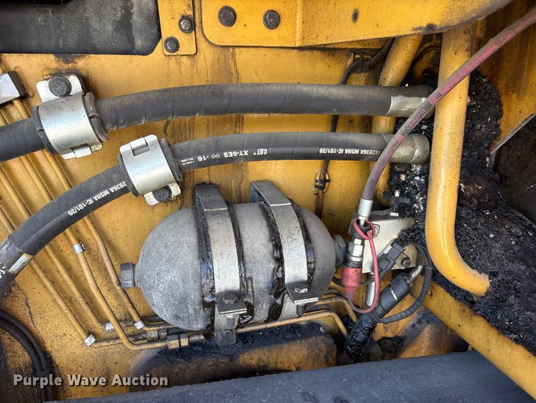 image for item EC4429 2015 Caterpillar AP555E paver