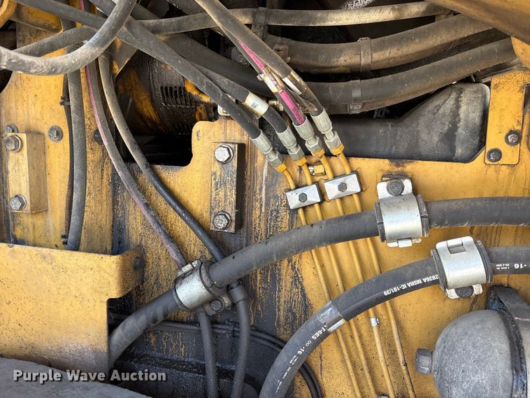 image for item EC4429 2015 Caterpillar AP555E paver