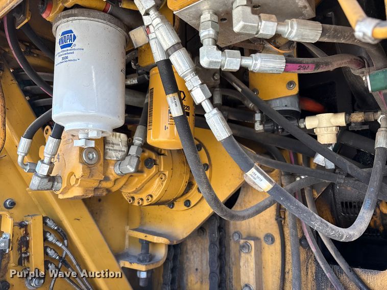 image for item EC4429 2015 Caterpillar AP555E paver