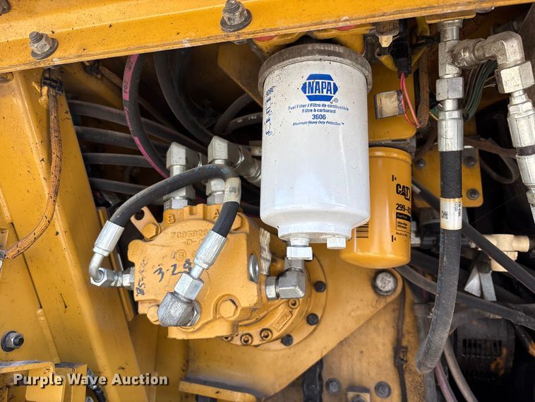 image for item EC4429 2015 Caterpillar AP555E paver