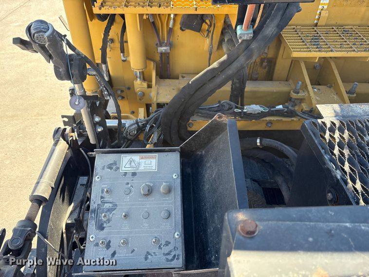 image for item EC4429 2015 Caterpillar AP555E paver