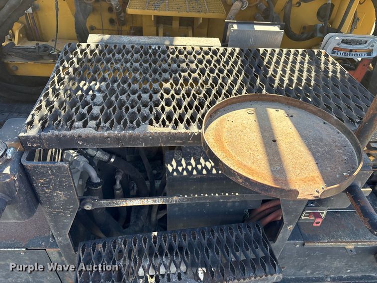 image for item EC4429 2015 Caterpillar AP555E paver