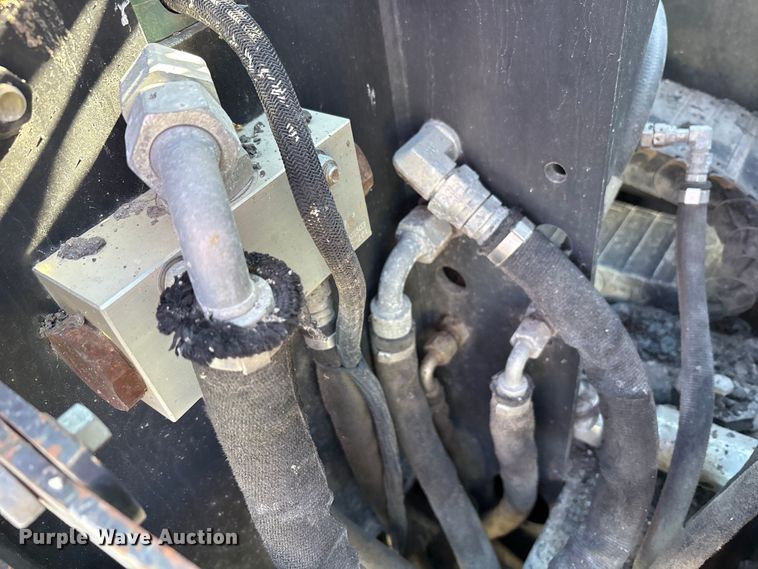 image for item EC4429 2015 Caterpillar AP555E paver