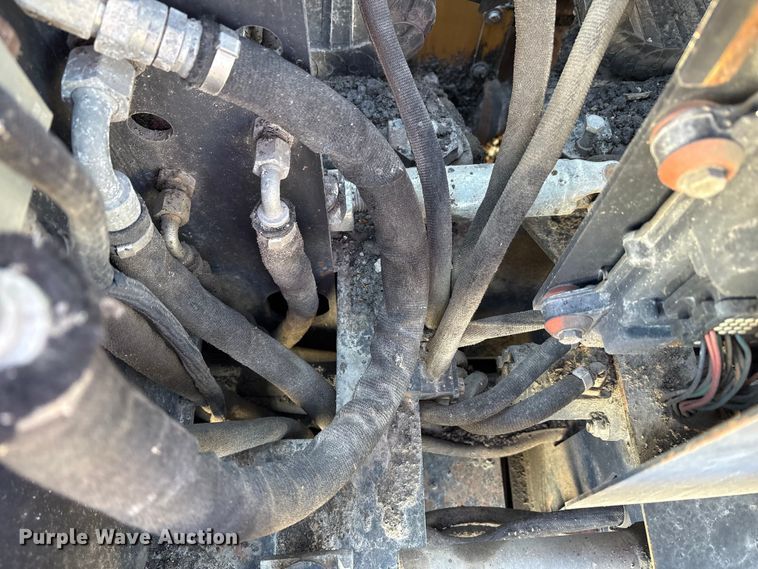 image for item EC4429 2015 Caterpillar AP555E paver