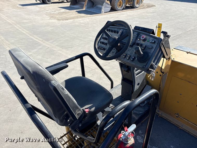 image for item EC4429 2015 Caterpillar AP555E paver