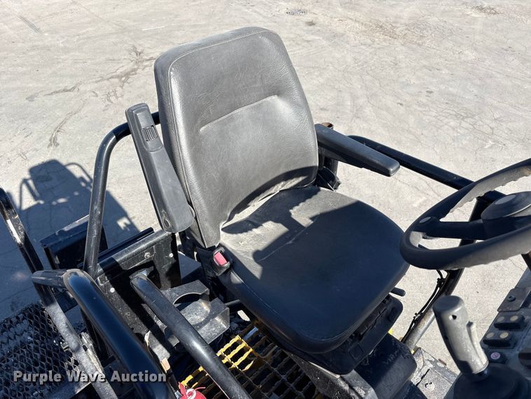 image for item EC4429 2015 Caterpillar AP555E paver