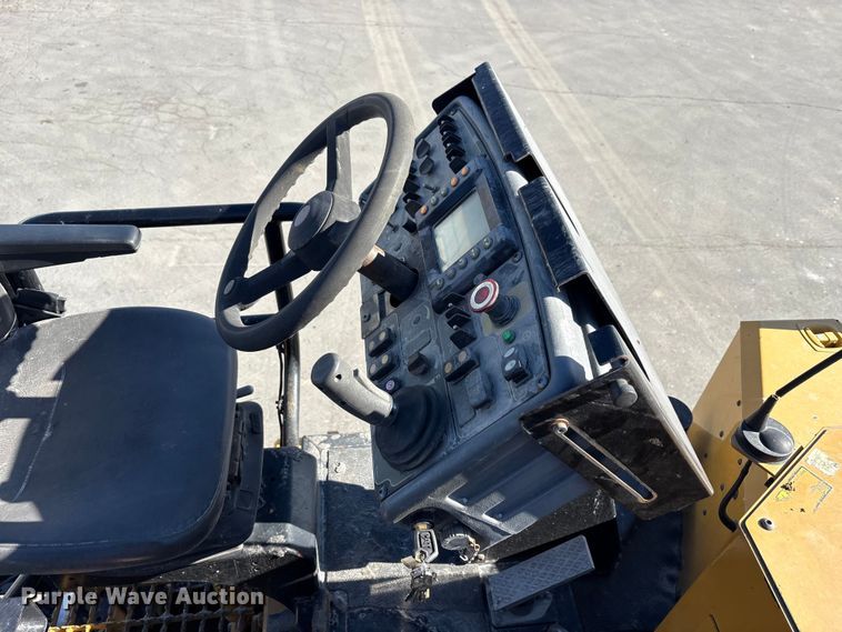 image for item EC4429 2015 Caterpillar AP555E paver