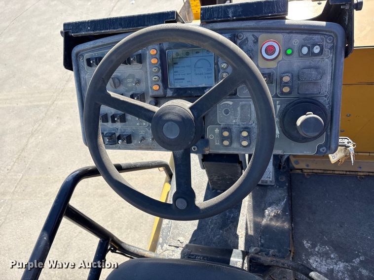 image for item EC4429 2015 Caterpillar AP555E paver