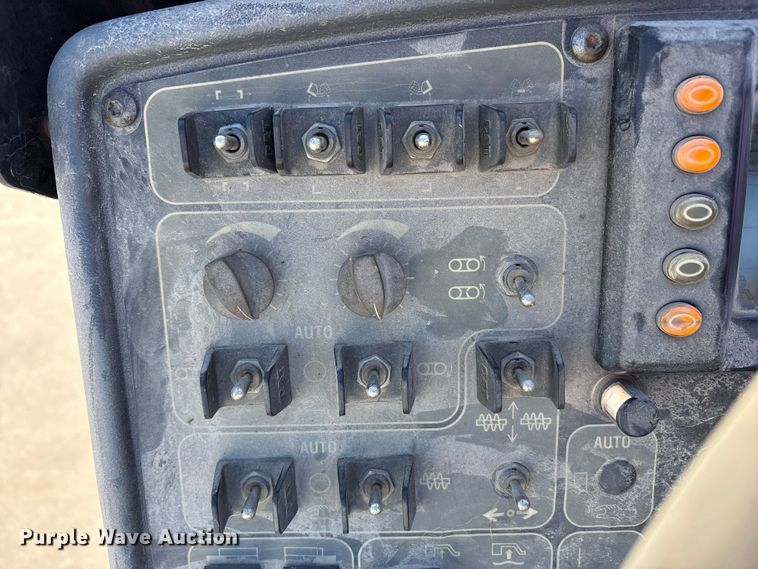 image for item EC4429 2015 Caterpillar AP555E paver