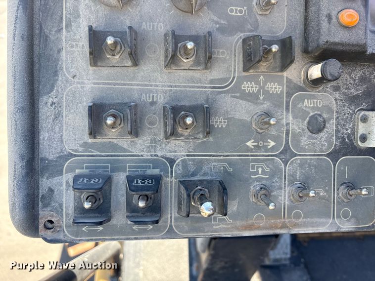 image for item EC4429 2015 Caterpillar AP555E paver