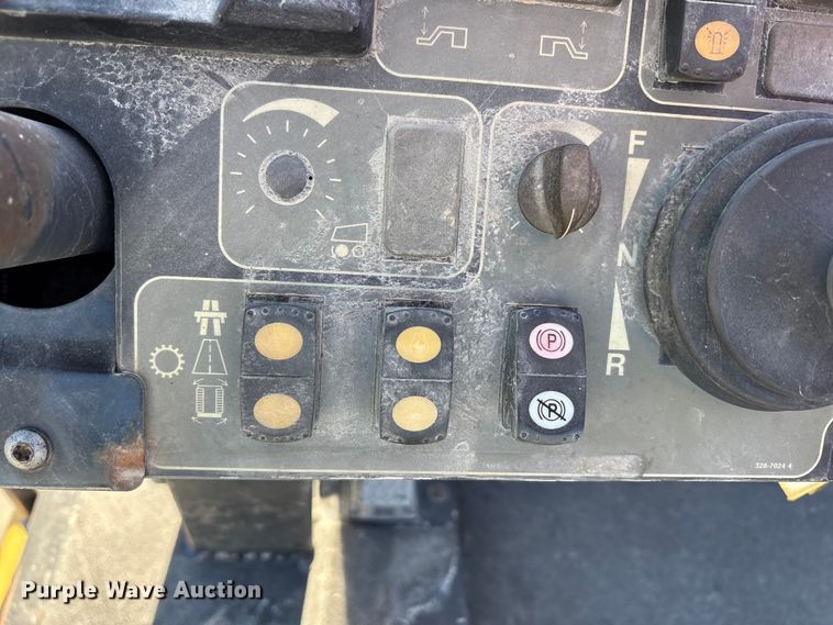 image for item EC4429 2015 Caterpillar AP555E paver