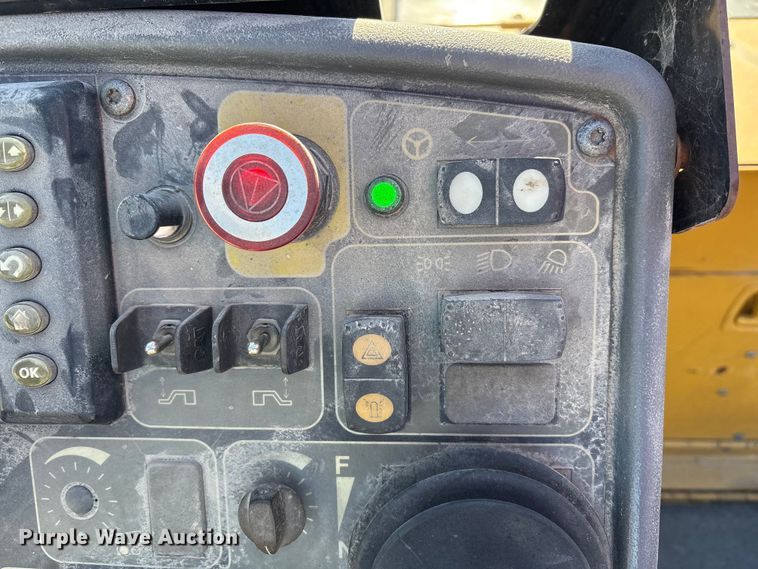 image for item EC4429 2015 Caterpillar AP555E paver