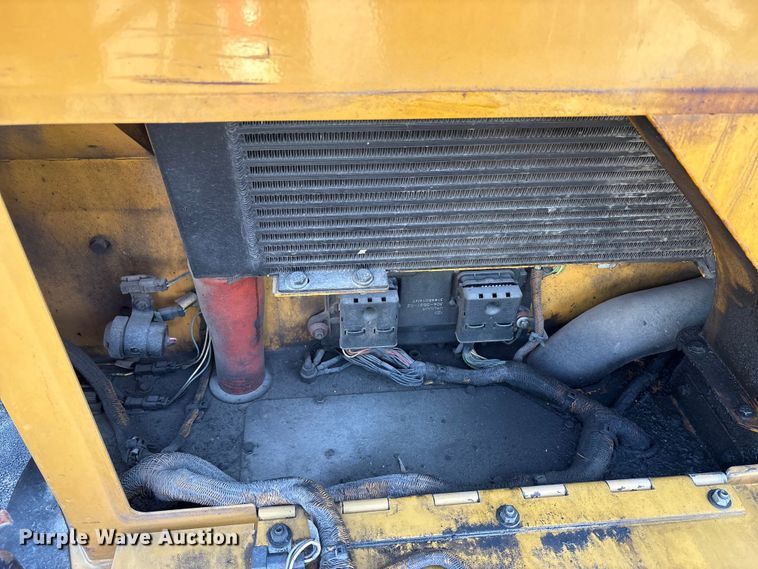 image for item EC4429 2015 Caterpillar AP555E paver