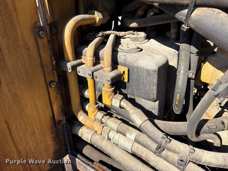 image for item EC4429 2015 Caterpillar AP555E paver