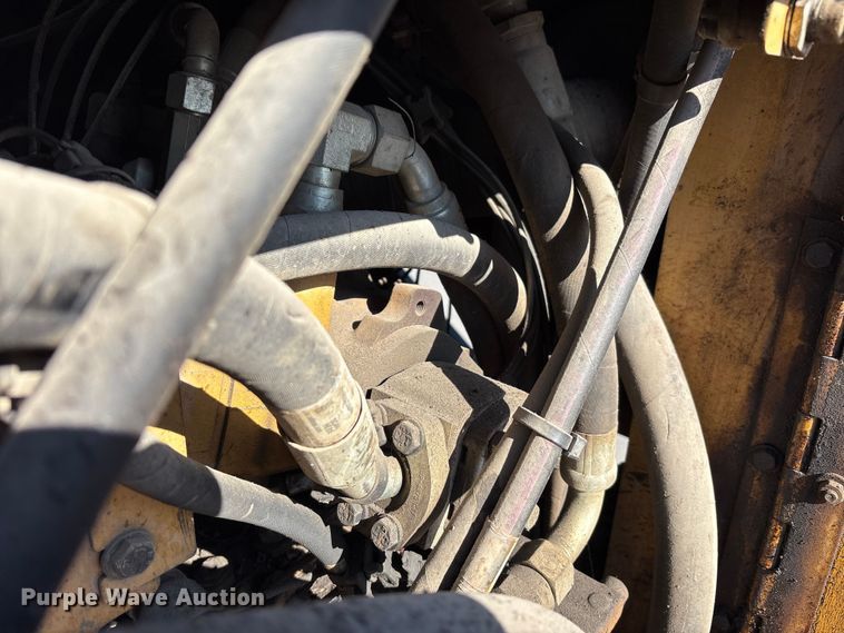 image for item EC4429 2015 Caterpillar AP555E paver