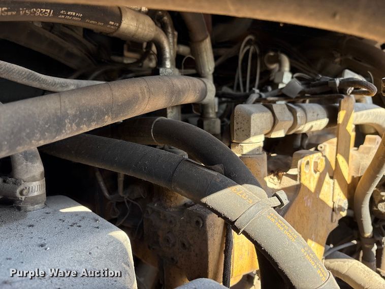 image for item EC4429 2015 Caterpillar AP555E paver