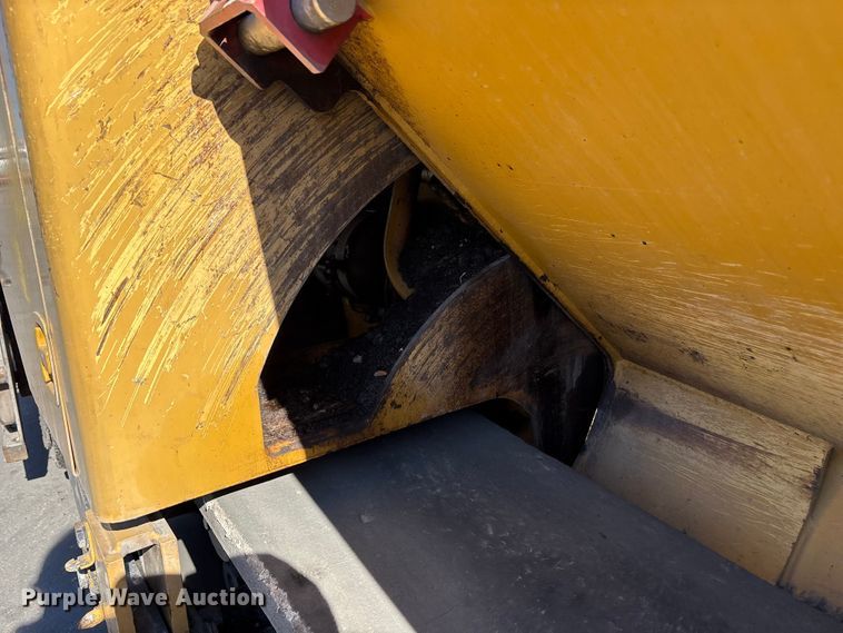 image for item EC4429 2015 Caterpillar AP555E paver