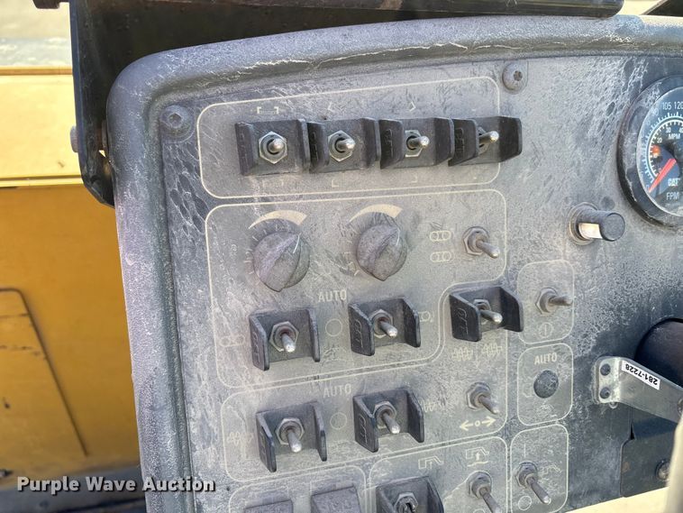 image for item EC4429 2015 Caterpillar AP555E paver