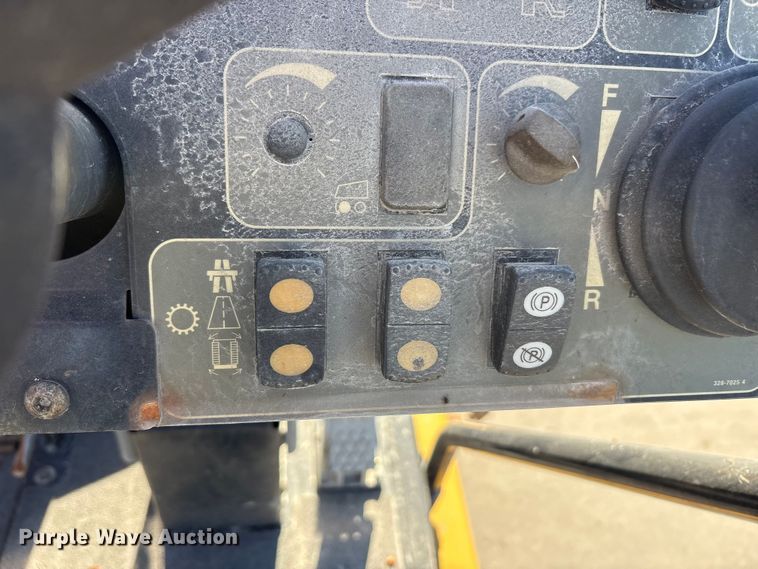 image for item EC4429 2015 Caterpillar AP555E paver