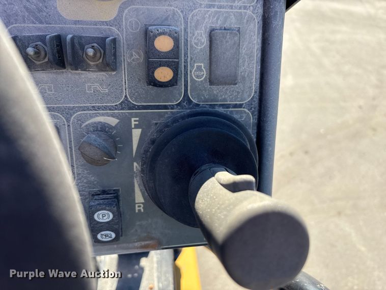 image for item EC4429 2015 Caterpillar AP555E paver