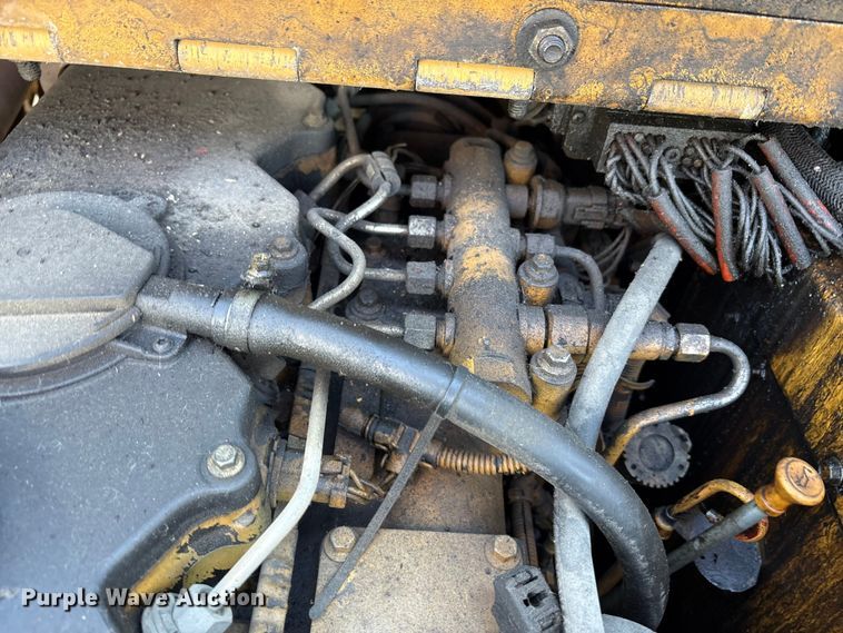 image for item EC4429 2015 Caterpillar AP555E paver