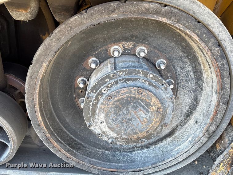 image for item EC4429 2015 Caterpillar AP555E paver