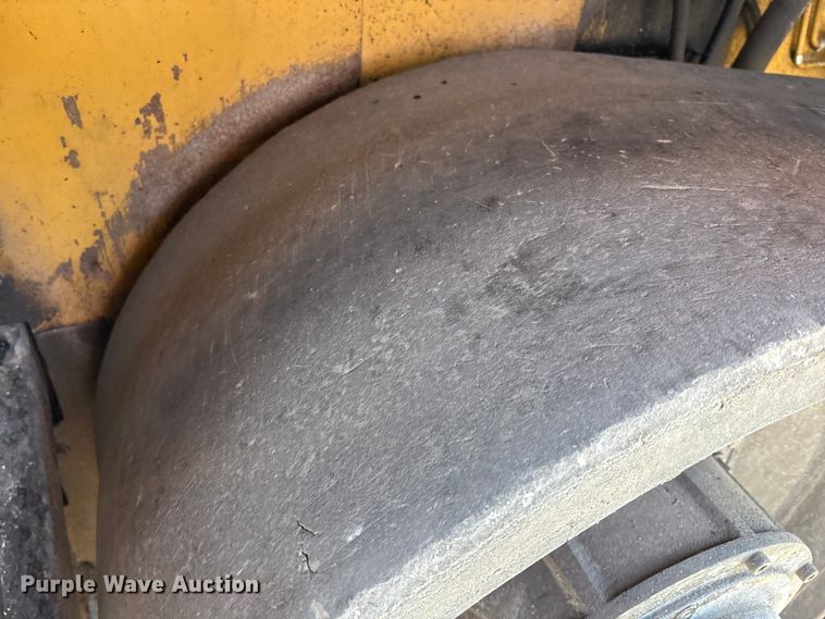 image for item EC4429 2015 Caterpillar AP555E paver