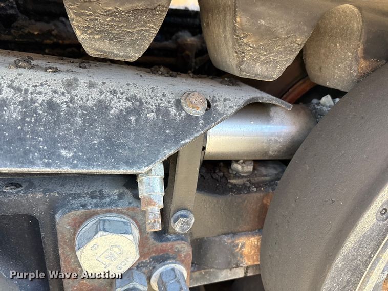 image for item EC4429 2015 Caterpillar AP555E paver