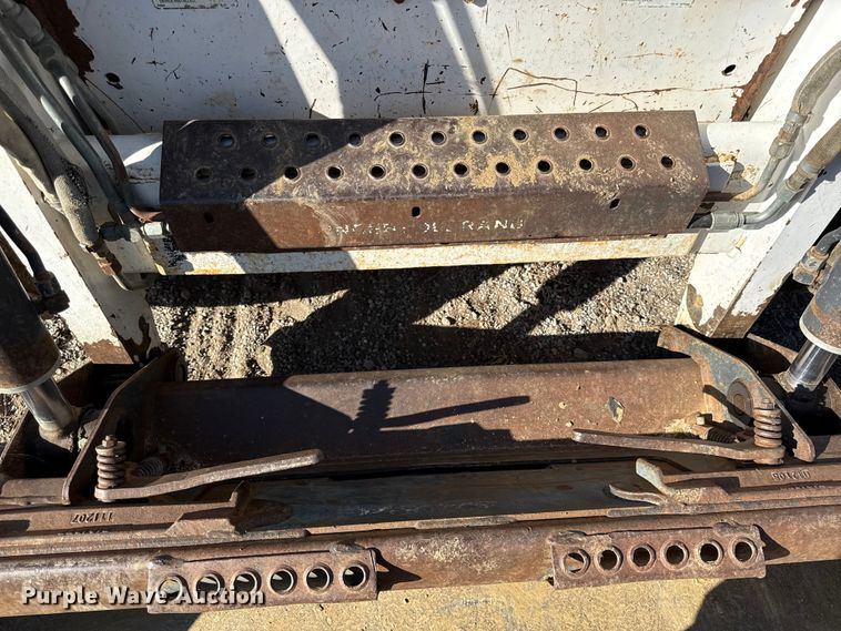 image for item EC4470 2000 Bobcat 873 skid steer loader