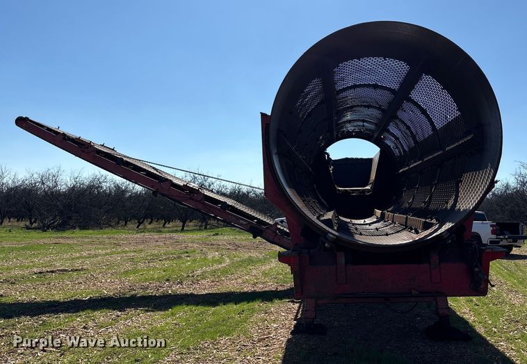 image for item EC8096 MorBark 727 trommel screen