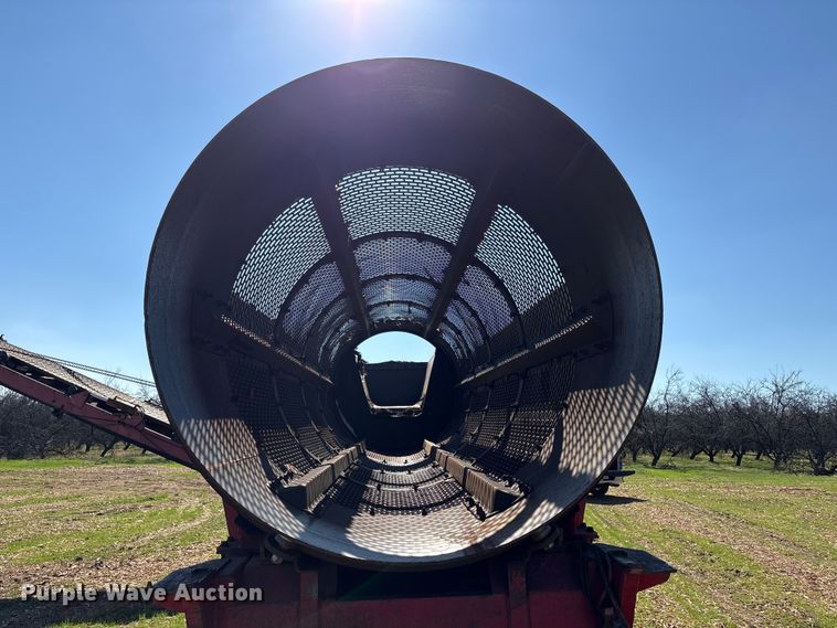 image for item EC8096 MorBark 727 trommel screen