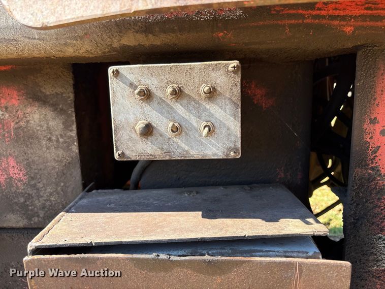 image for item EC8096 MorBark 727 trommel screen