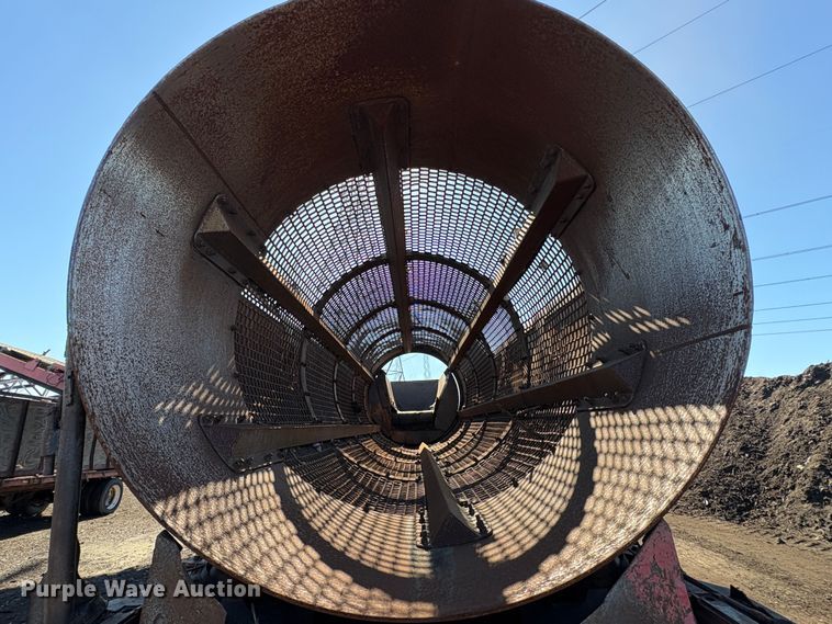 image for item EC8097 MorBark 727 trommel screen