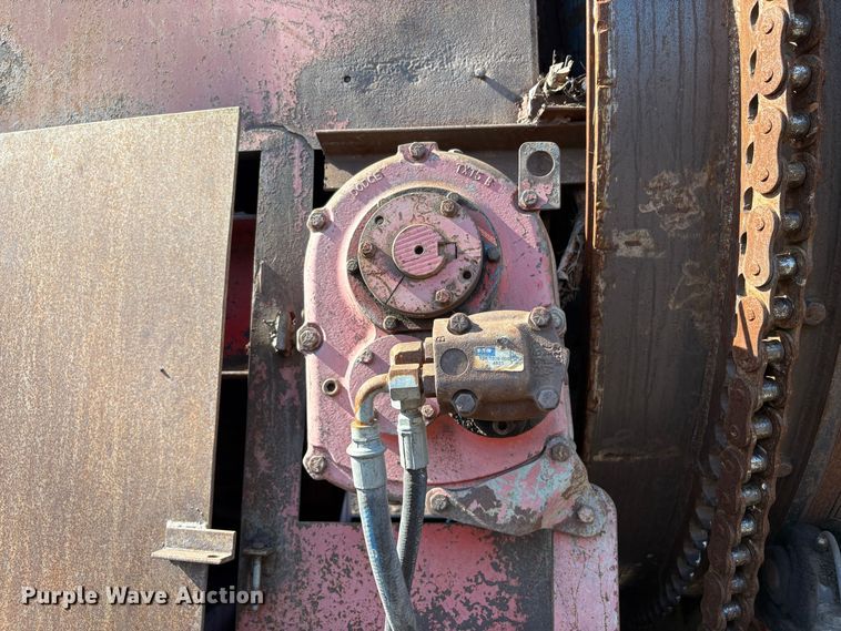 image for item EC8097 MorBark 727 trommel screen