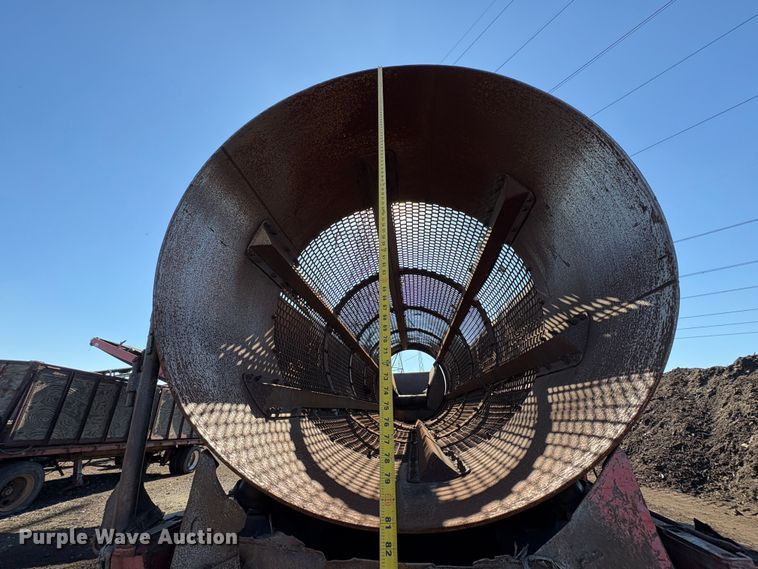 image for item EC8097 MorBark 727 trommel screen