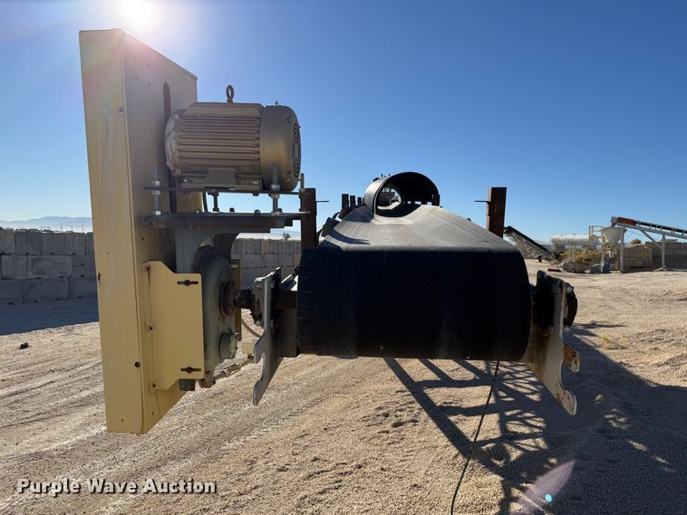 image for item EC8100 2017 TCI 30 X 60 RDS radial stacking conveyor