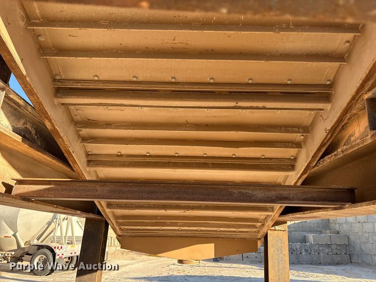 image for item EC8114 2011 Midwestern Industries MEV 5X10-3 vibratory screen