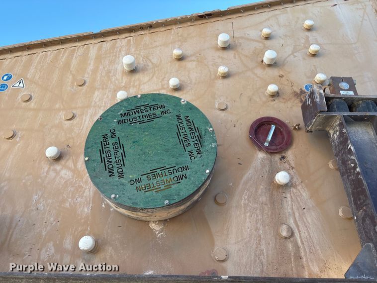 image for item EC8114 2011 Midwestern Industries MEV 5X10-3 vibratory screen