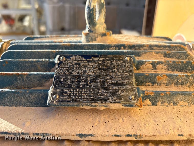 image for item EC8114 2011 Midwestern Industries MEV 5X10-3 vibratory screen