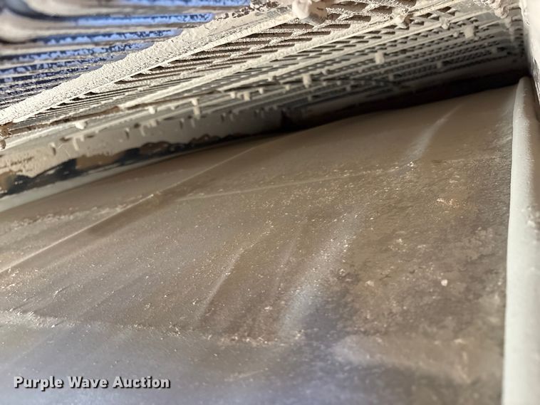 image for item EC8114 2011 Midwestern Industries MEV 5X10-3 vibratory screen