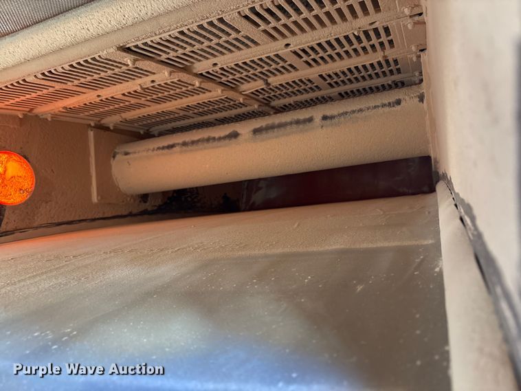 image for item EC8114 2011 Midwestern Industries MEV 5X10-3 vibratory screen