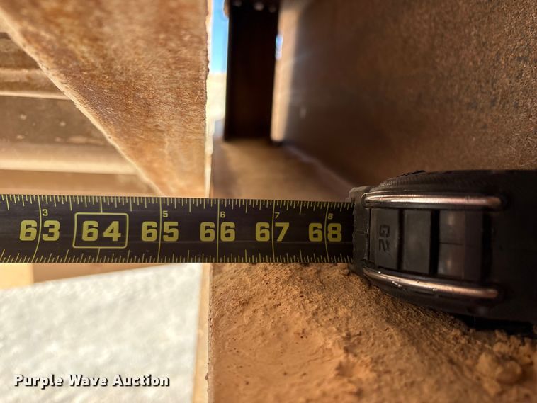 image for item EC8114 2011 Midwestern Industries MEV 5X10-3 vibratory screen