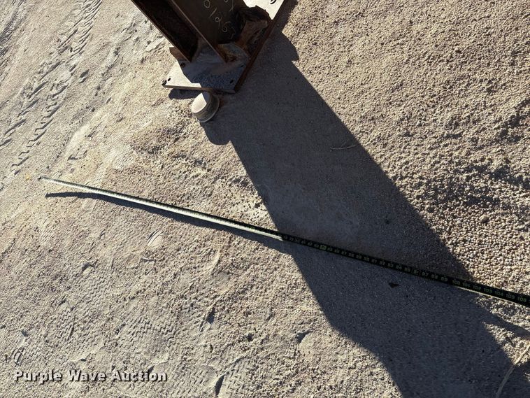 image for item EC8114 2011 Midwestern Industries MEV 5X10-3 vibratory screen