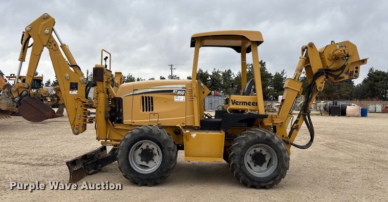 image for item EC8131 2007 Vermeer RT950 vibratory cable plow