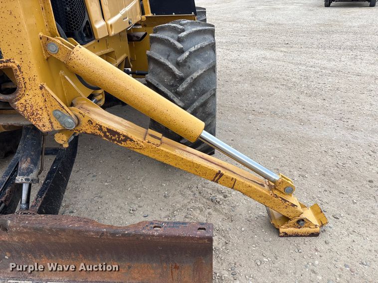 image for item EC8131 2007 Vermeer RT950 vibratory cable plow